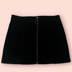 Forever 21 BLACK ZIPPER SKIRT SIZE LARGE
